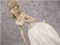 CINDERELLA 'The Glass Slipper' 1 Porcelain Figurine (Lladro, #5957)