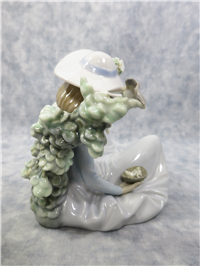 NOT TOO CLOSE Porcelain Figurine (Lladro, #5781, 1990)