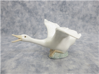 DUCK JUMPING 2-1/2 inch Porcelain Figurine  (Lladro, #1265, 1977)