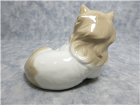 CAT WITH WOOL BALL Porcelain Figurine (NAO by Lladro, #02010257)