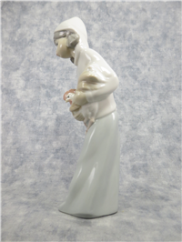 SHEPHERDESS WITH ROOSTER Glossy Porcelain Figurine (Lladro, #4677)