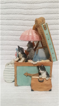 Jean Everette KITTY TREASURE TRUNK 6-1/4 Inch Musical Animated San Francisco Music Box (842970012122)