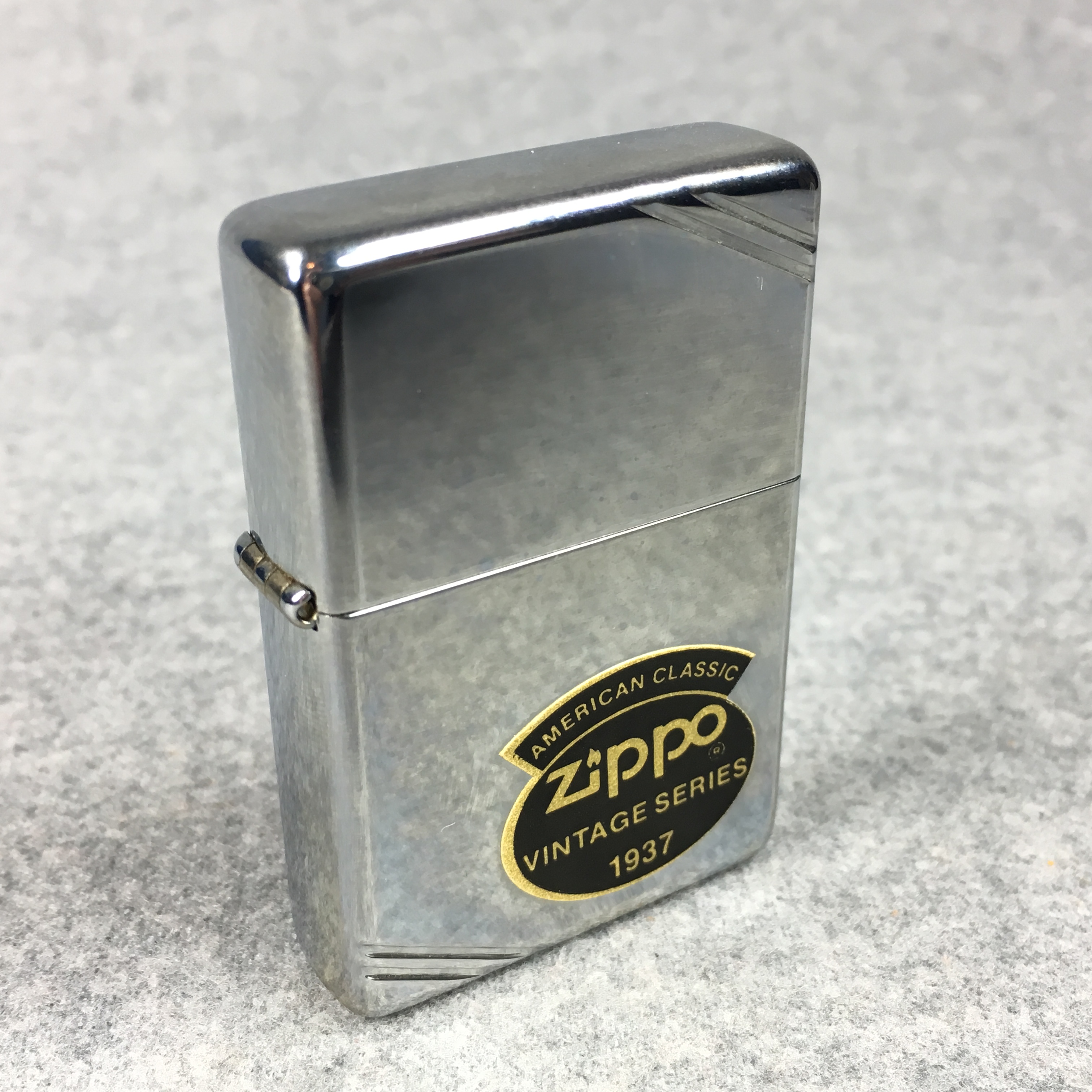 How much is VINTAGE SERIES 1937 Replica Polished Chrome Lighter (Zippo,  1994) worth? | iGuide.net Price Report