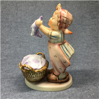 WASH DAY Figurine (Hummel 321, TMK)