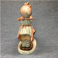 WASH DAY Figurine (Hummel 321, TMK)