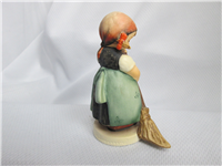 Little Sweeper Figurine Hummel 171 4/0 TMK 6